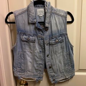 AE Jean jacket vest. EUC. Soo cute. Size Small.